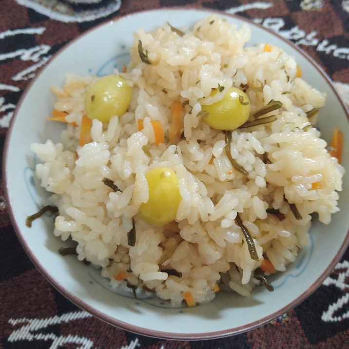 銀杏で塩昆布ごはん（炊飯器利用）